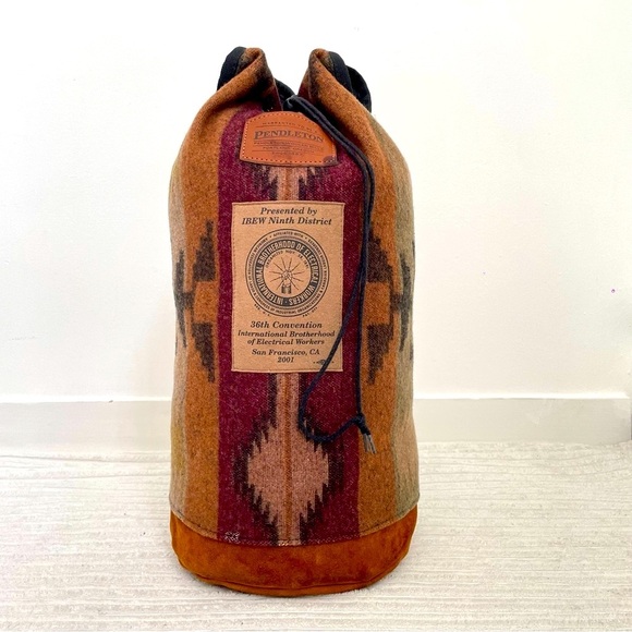 Pendleton Wool Duffle Sling Crossbody Bag - Picture 8 of 9